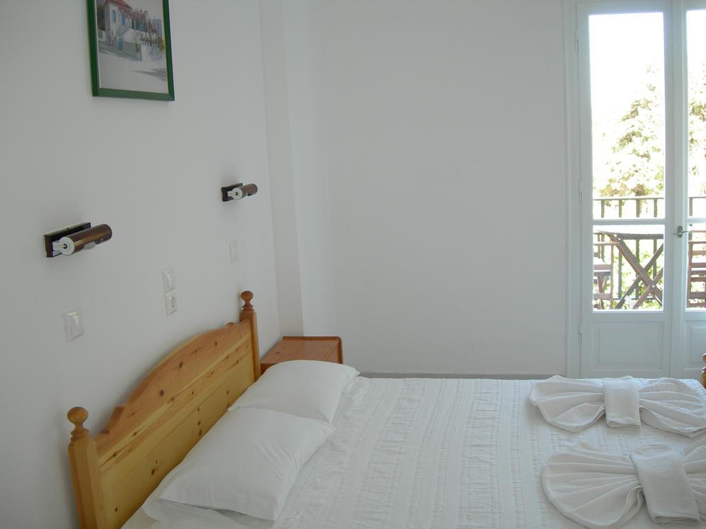 Bizas Rooms & Studios Páros 외부 사진