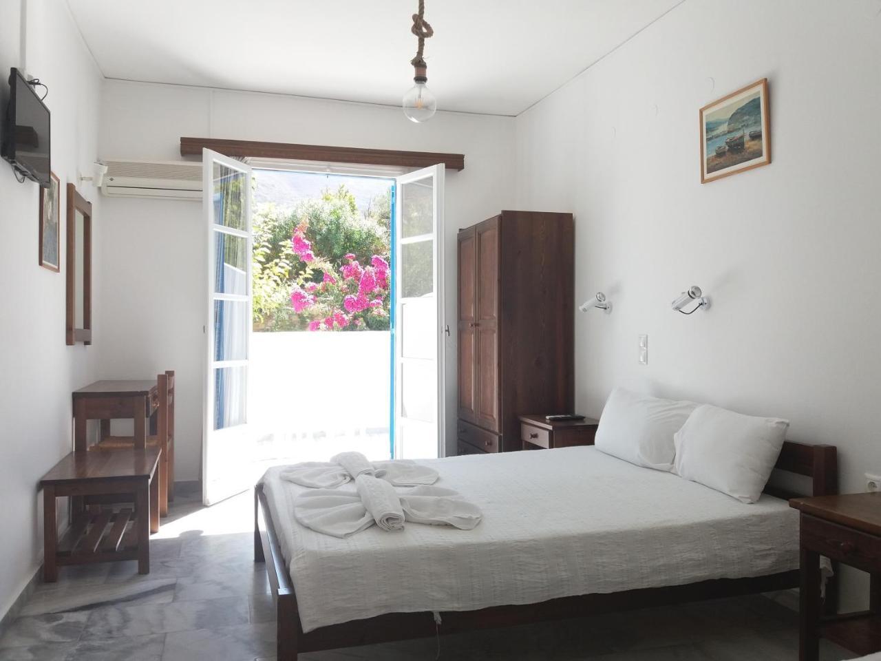 Bizas Rooms & Studios Páros 외부 사진